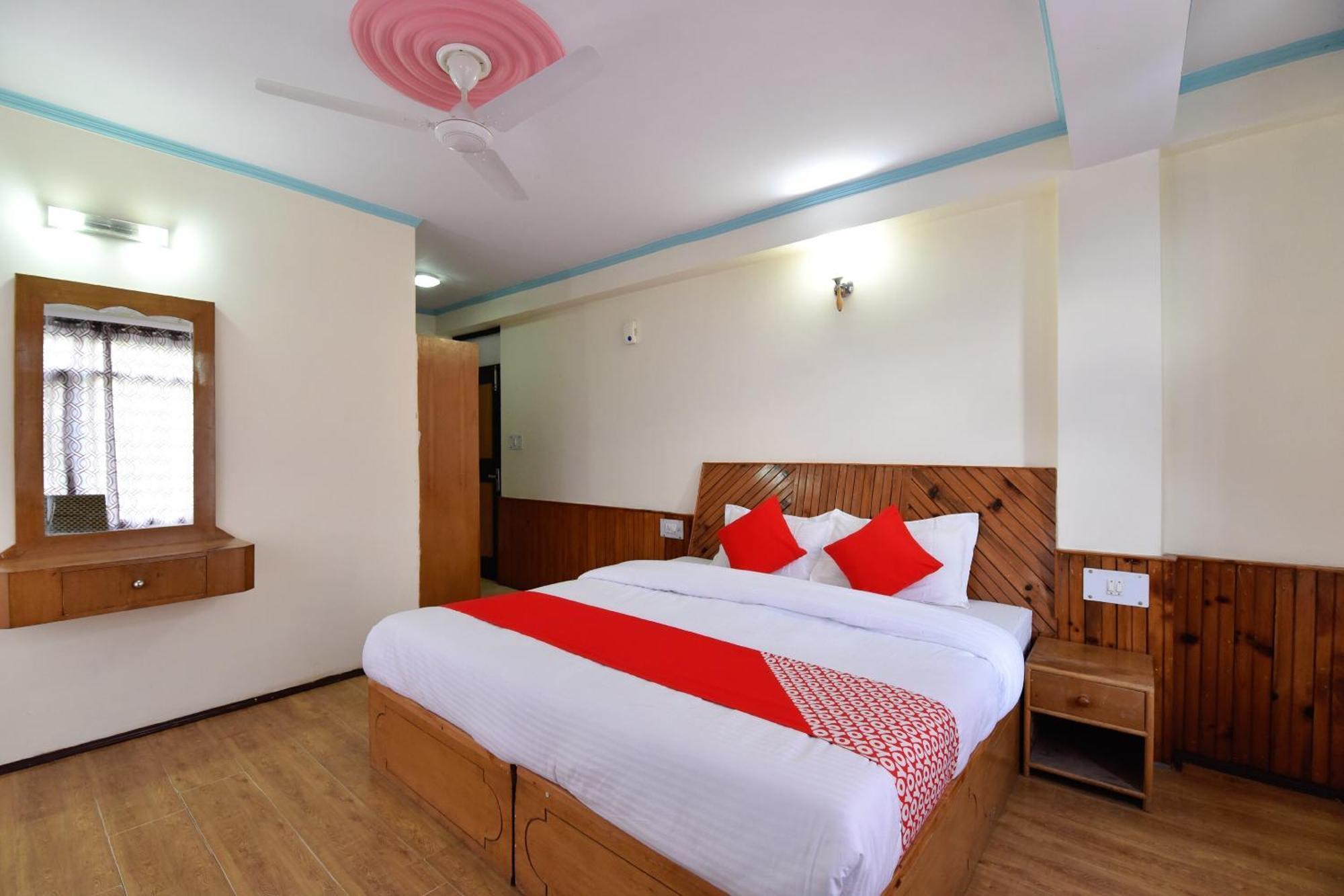 Hotel Oyo Hill View Manāli Exteriér fotografie