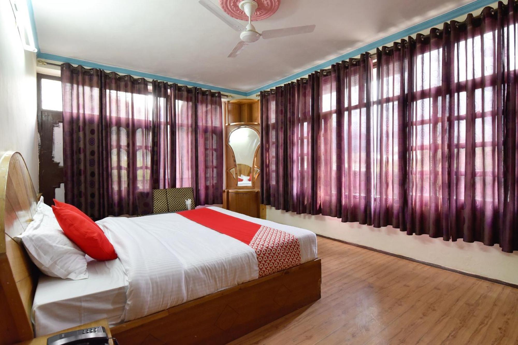Hotel Oyo Hill View Manāli Exteriér fotografie