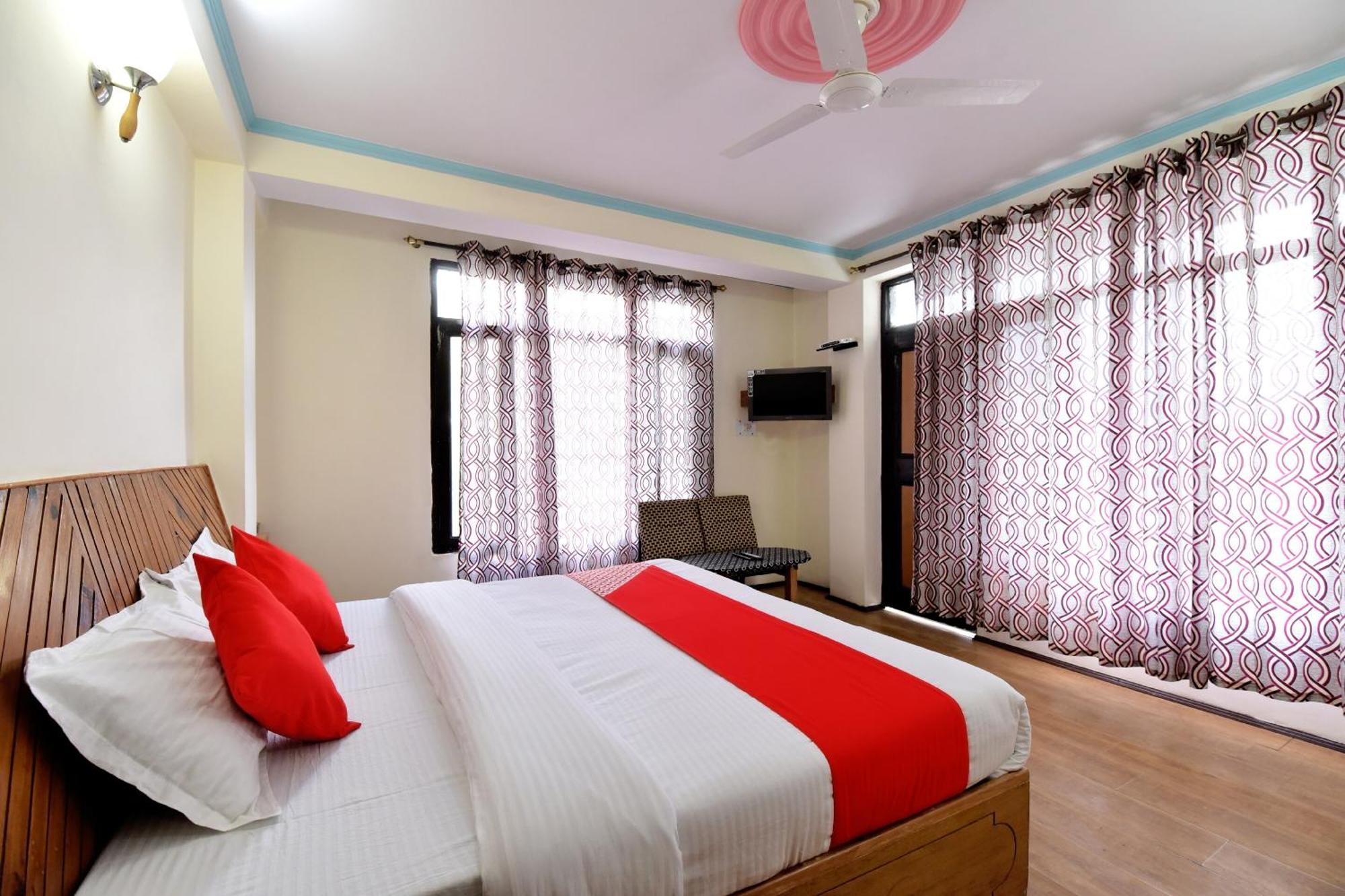 Hotel Oyo Hill View Manāli Exteriér fotografie